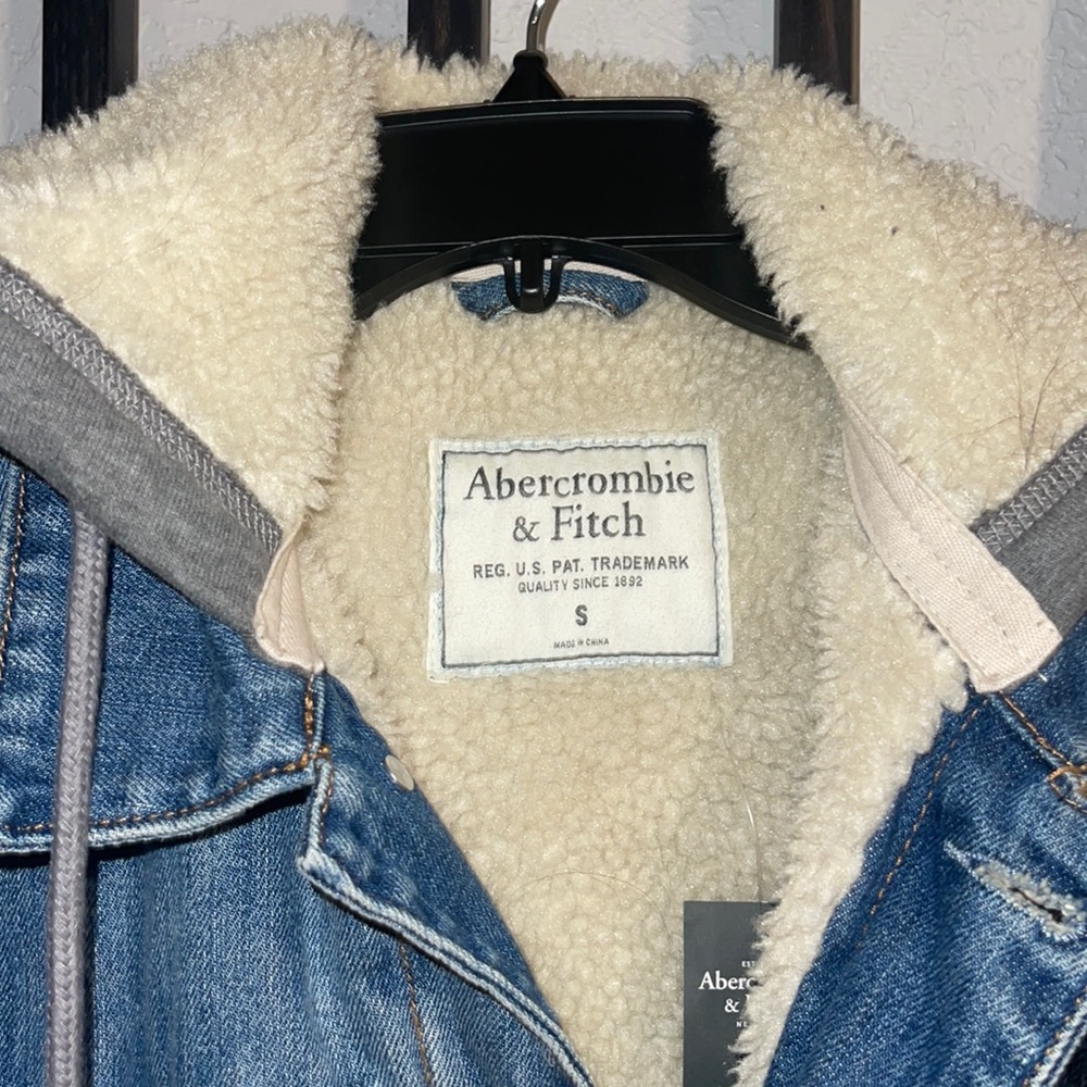 A&F denim Jacket - Picture 2 of 5